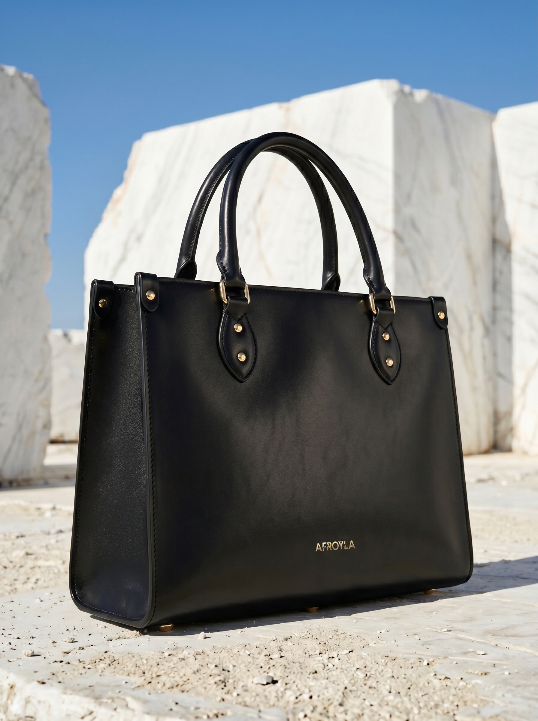 "Serwa" Black Leather Handbag