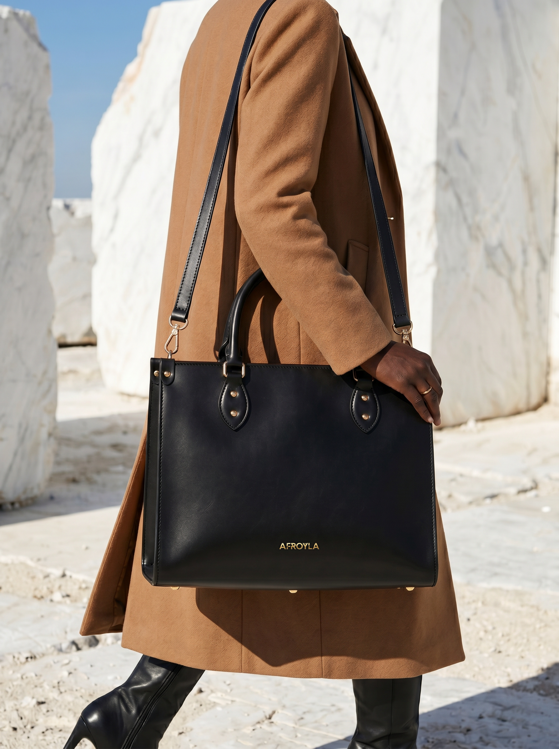 "Serwa" Black Leather Handbag